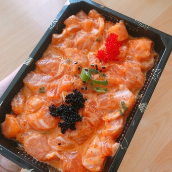 Basa Seafood Express signature dishes Spicy Salmon Poke
Rainbow Roll
Shoyu Salmon Poke